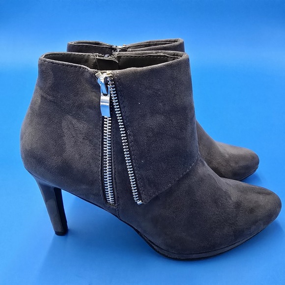 Madeline Cassie Booties Womens SZ 9M 3.5" Heel Grey  Zipper‎ Silver EUC - Picture 1 of 11